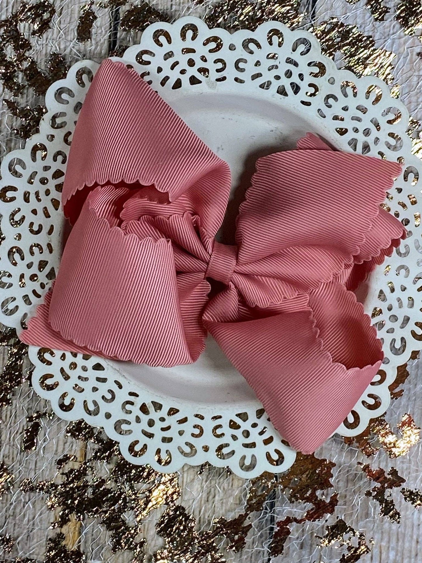 Oversize Scalloped Bows - Alligator Clip - 5.5": Ivory