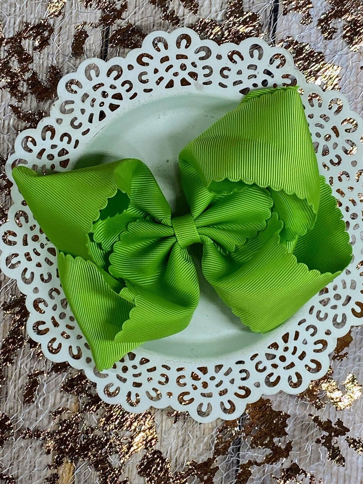 Oversize Scalloped Bows - Alligator Clip - 5.5": Ivory