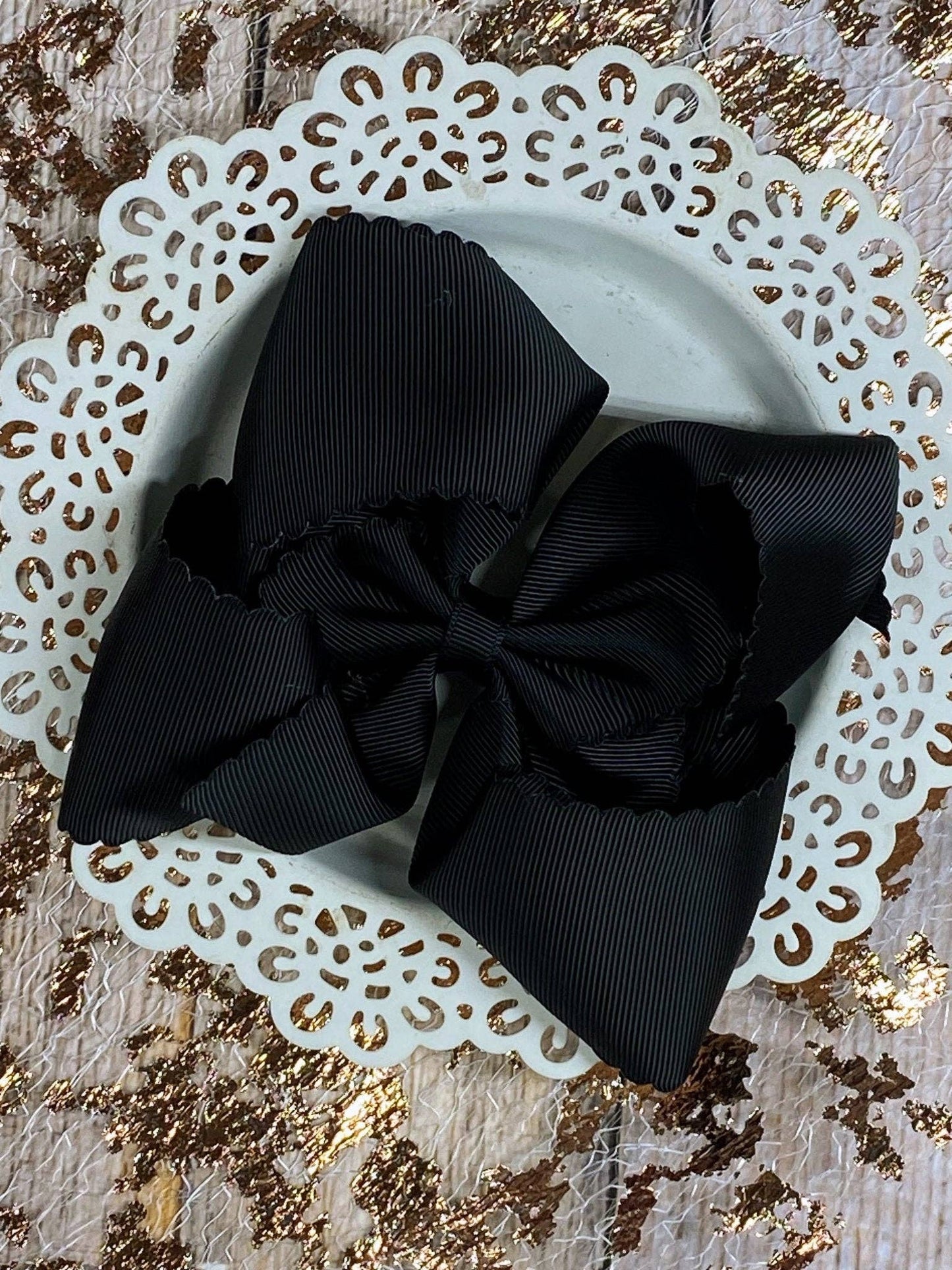 Oversize Scalloped Bows - Alligator Clip - 5.5": Ivory