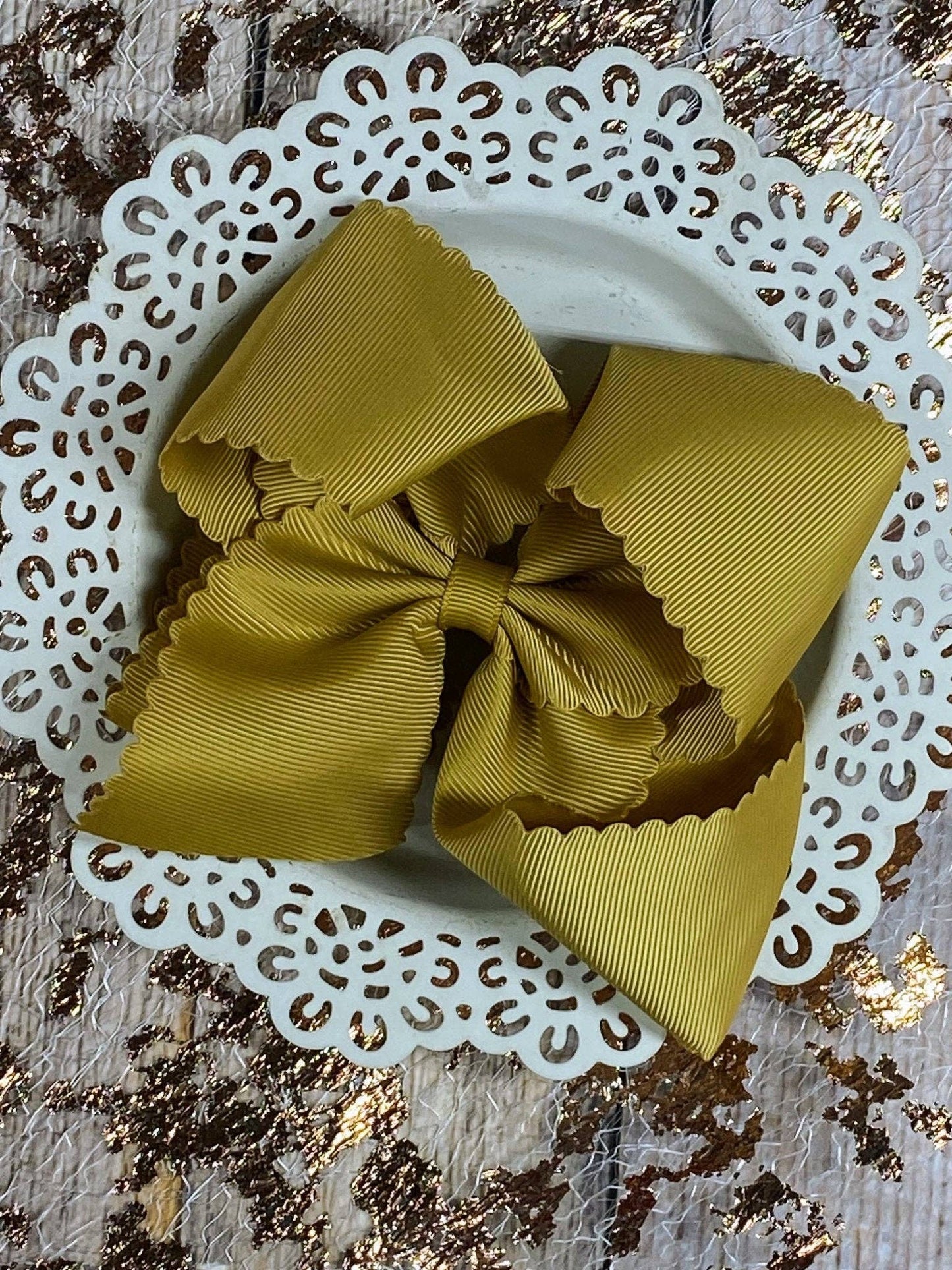 Oversize Scalloped Bows - Alligator Clip - 5.5": White