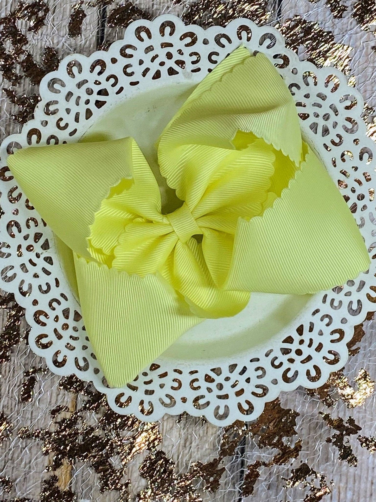 Oversize Scalloped Bows - Alligator Clip - 5.5": Ivory